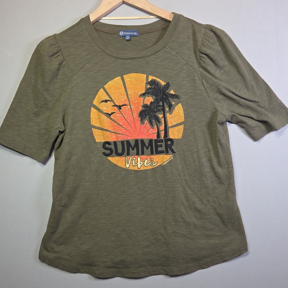 Democracy Women's Large Olive Green Summer Vibes Graphic Tee Puff Sleeve Tropica
